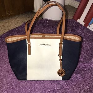 Michael kors purse